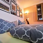 Alexandra Apartment *