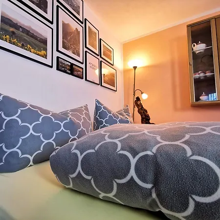 Alexandra Apartment *