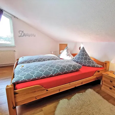 Alexandra Apartment *